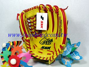 baseball gloves,More description